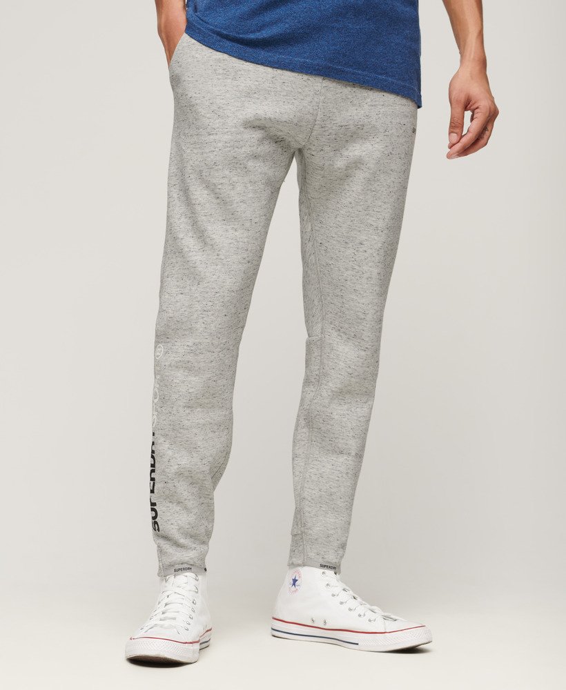 calça de moletom sport tech logo tapered na cor cinza mescla atlético
