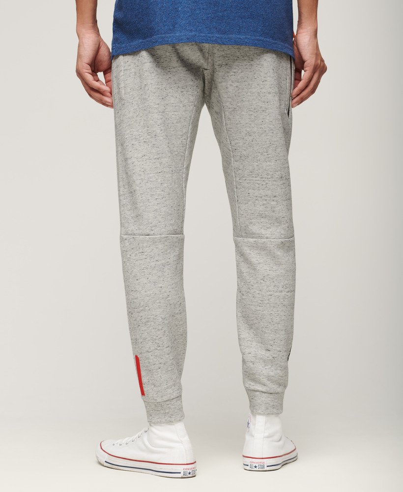 calça de moletom sport tech logo tapered na cor cinza mescla atlético