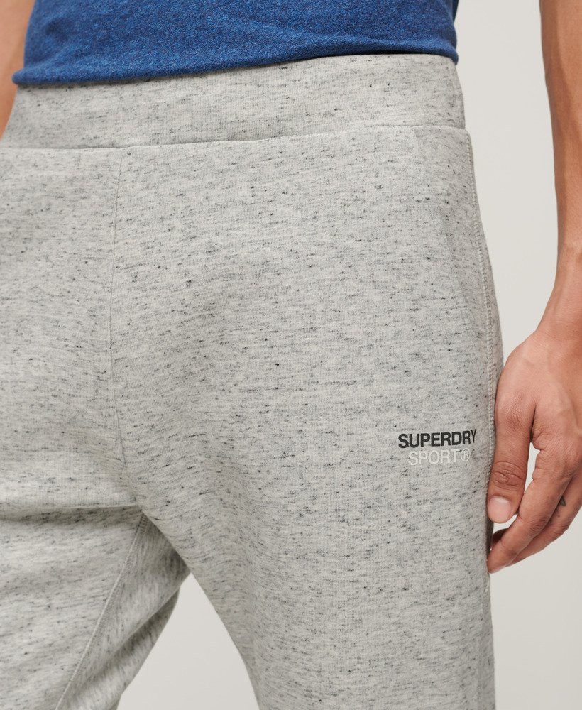 calça de moletom sport tech logo tapered na cor cinza mescla atlético