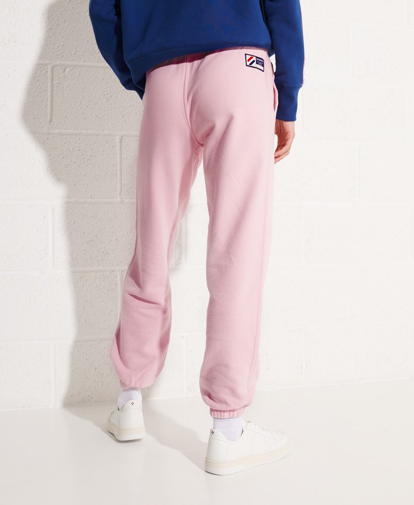 calça de moletom code essential em algodão orgânico na cor rosa-claro.
