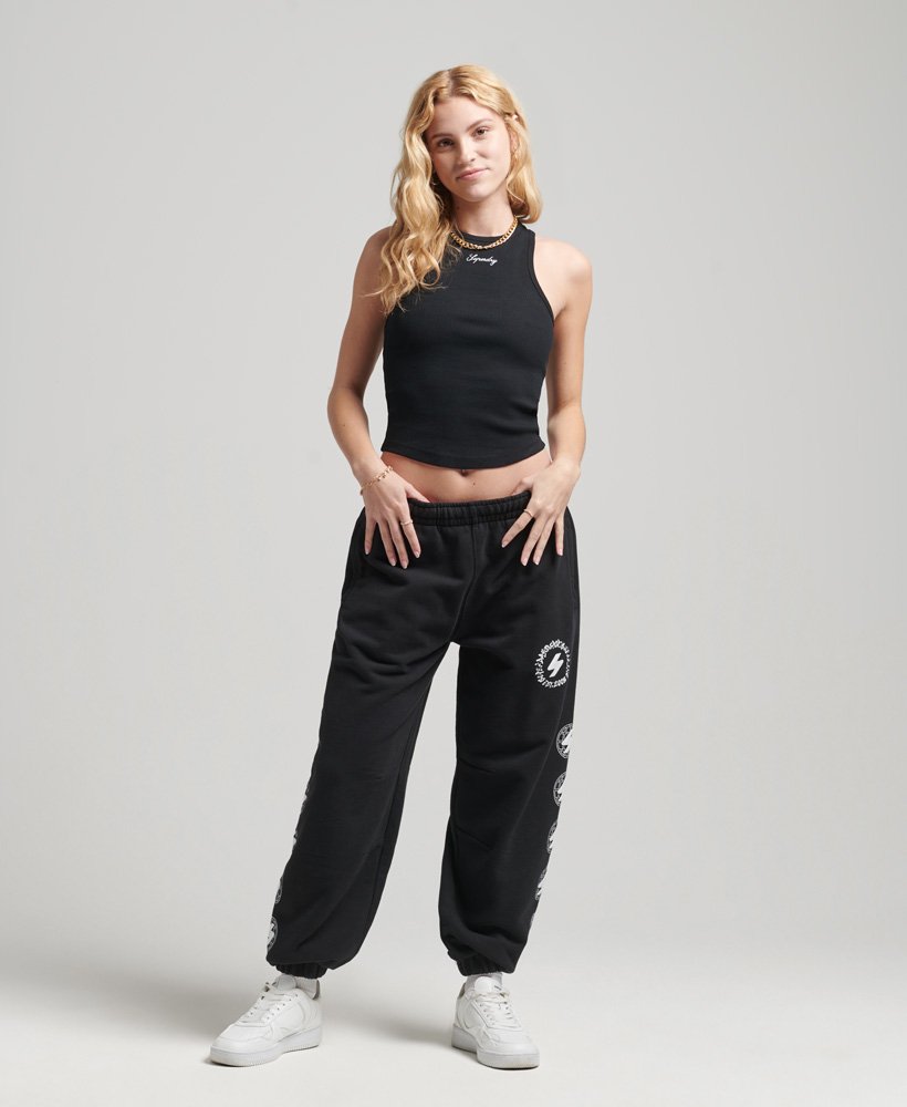 calça de moletom unissex globe s logo na cor preta.