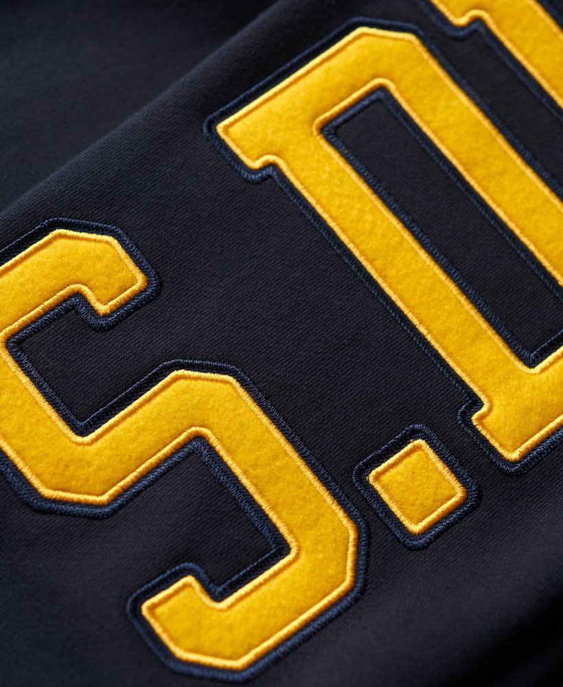 calça jogger masculina com logo universitário na cor azul-marinho eclipse.