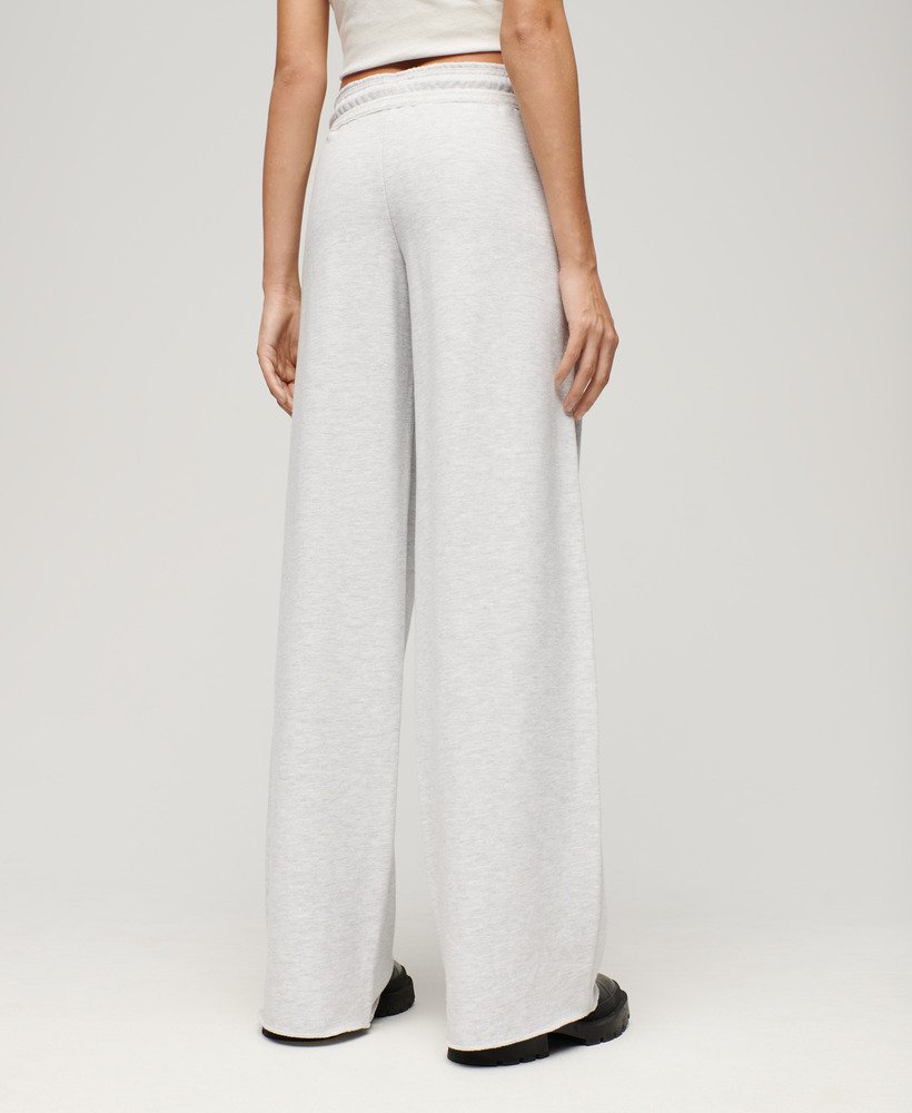 calça jogger reta essential logo na cor cinza glacial mesclado