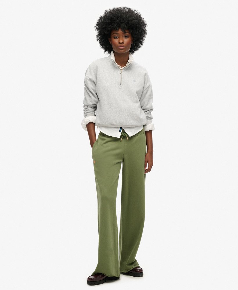 calça jogger reta essential logo na cor cáqui oliva