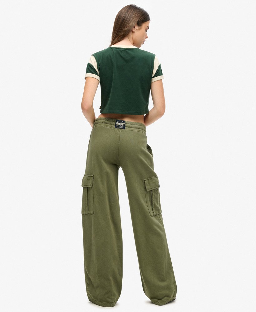 calça jogger cargo larga vintage da athletic essentials na cor cáqui oliva
