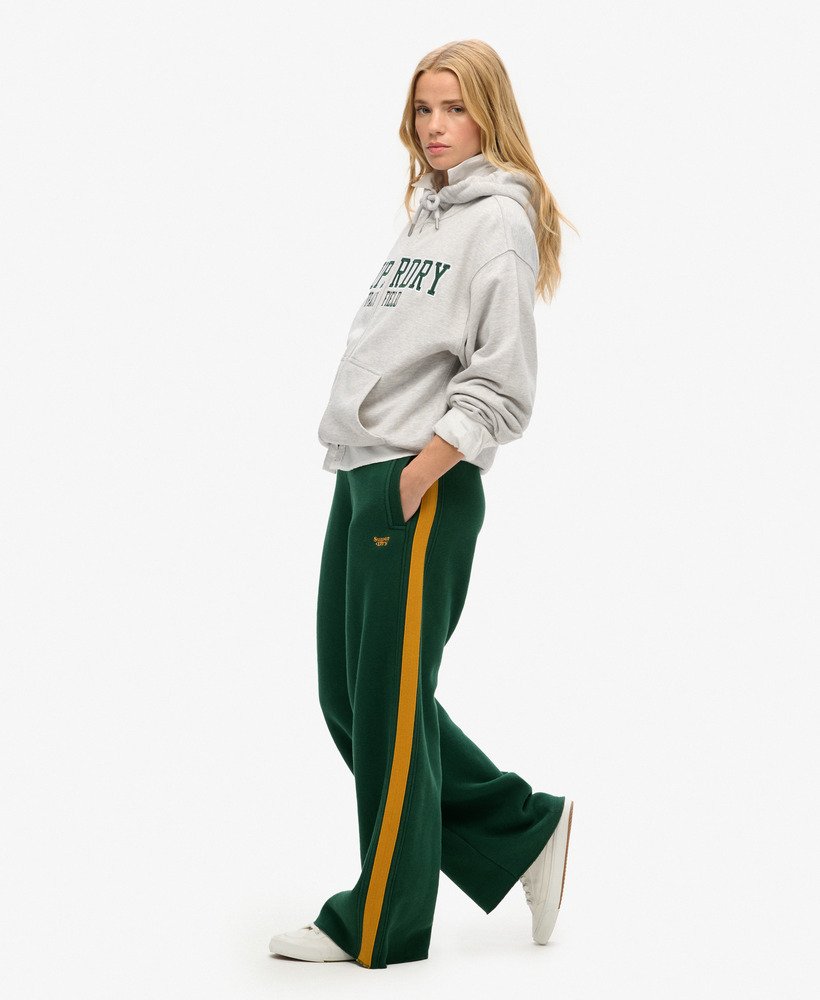 calça jogger reta essential logo na cor verde esmaltado