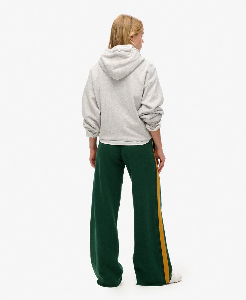 calça jogger reta essential logo na cor verde esmaltado