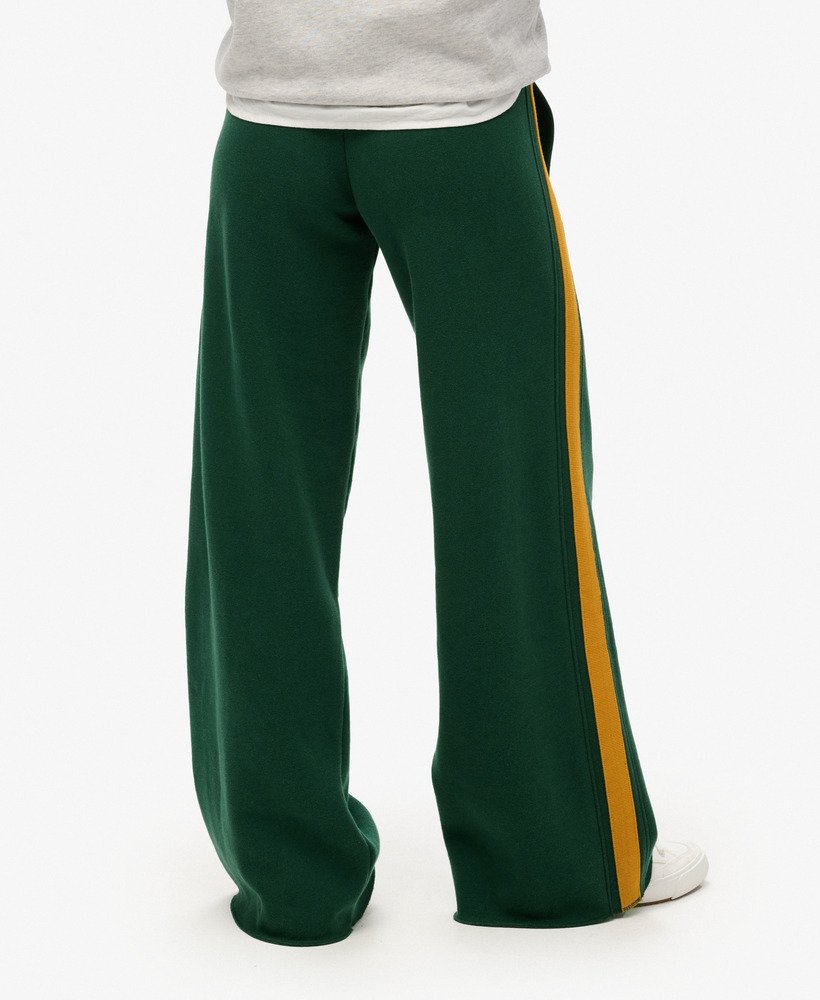 calça jogger reta essential logo na cor verde esmaltado