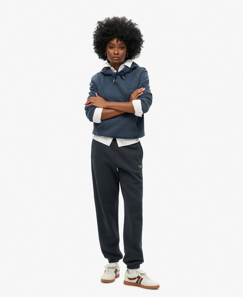 calça jogger essential logo com punho na cor azul marinho mais intenso