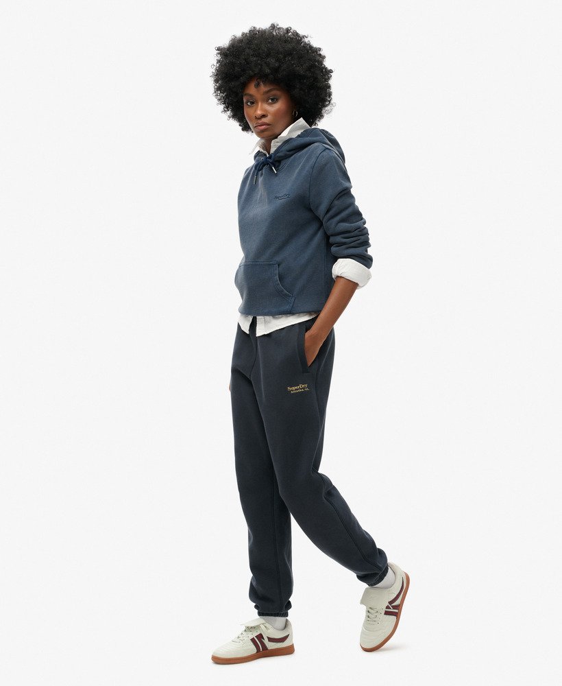 calça jogger essential logo com punho na cor azul marinho mais intenso