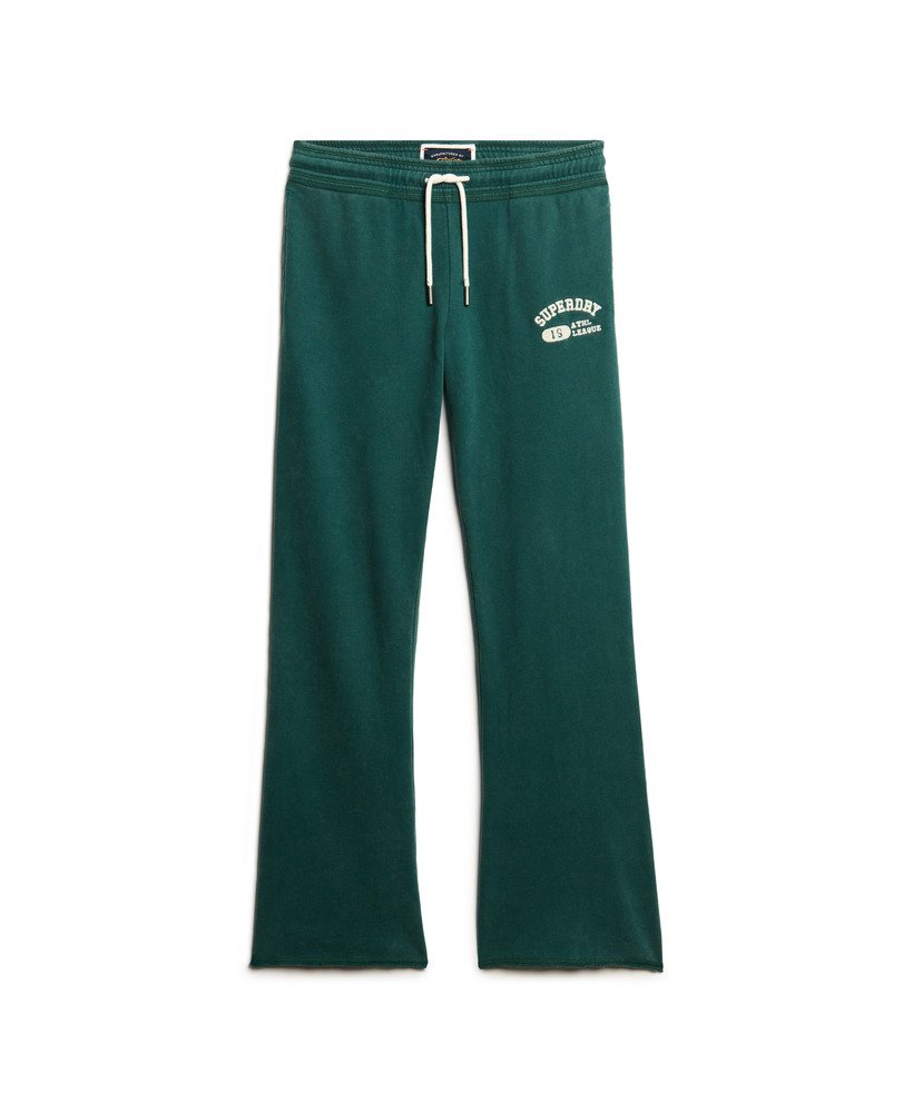 calça de moletom athletic essentials de cintura baixa e boca larga na cor verde pinho escuro.
