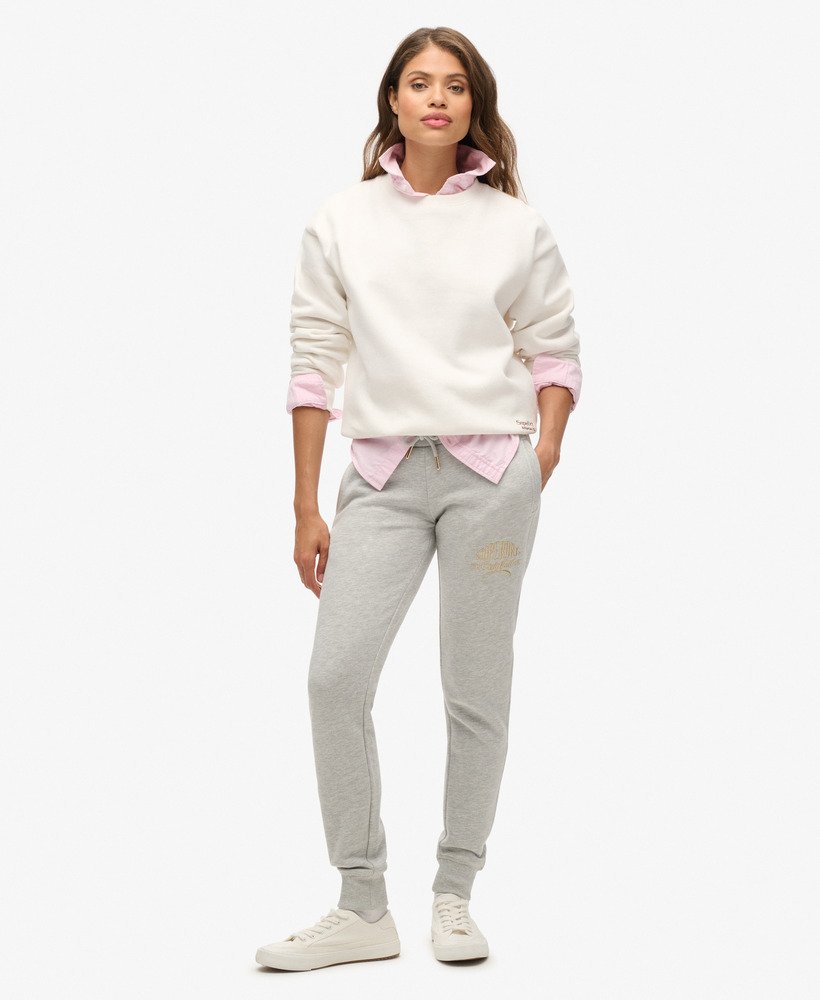 calça jogger slim luxe com logo metálico na cor bege mesclado pedra-pumice