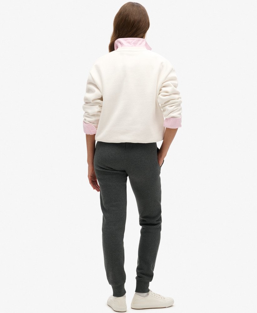 calça de moletom slim luxe metallic logo na cor near black heather