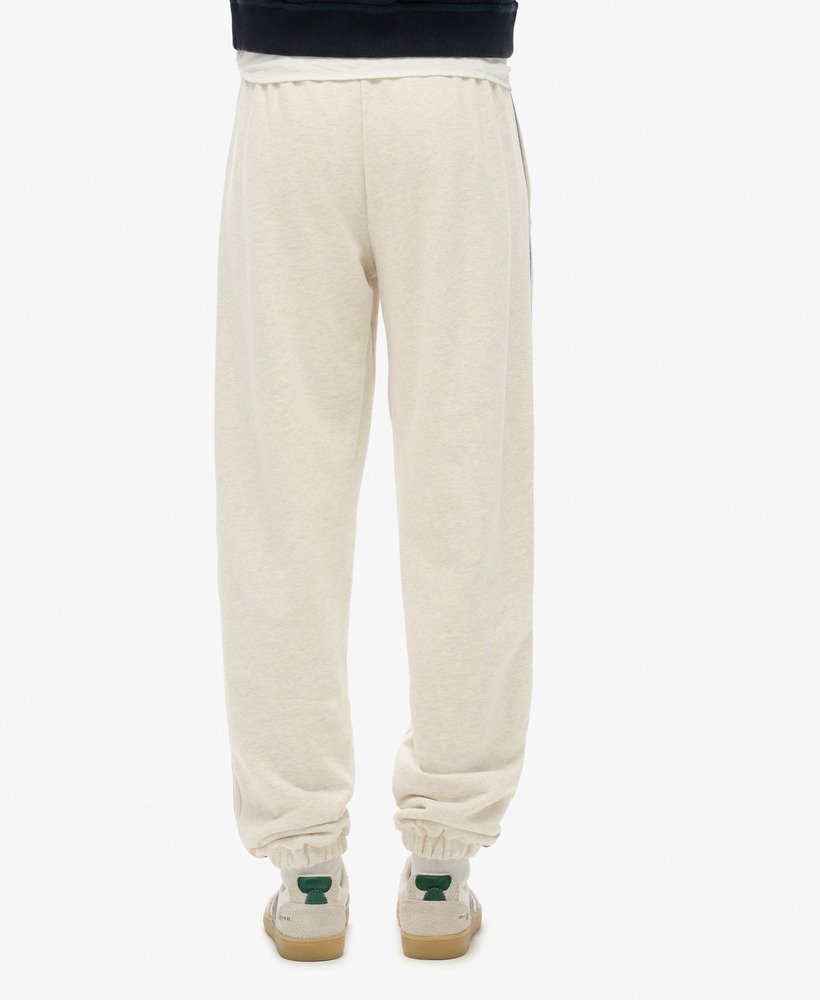 calça de moletom athletic essentials vintage com listras laterais na cor cinza mesclado aveia