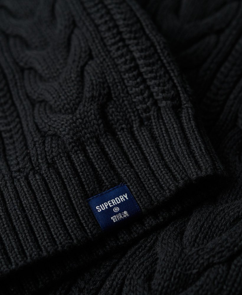 suéter preto com gola alta e ombros caídos em tricô.