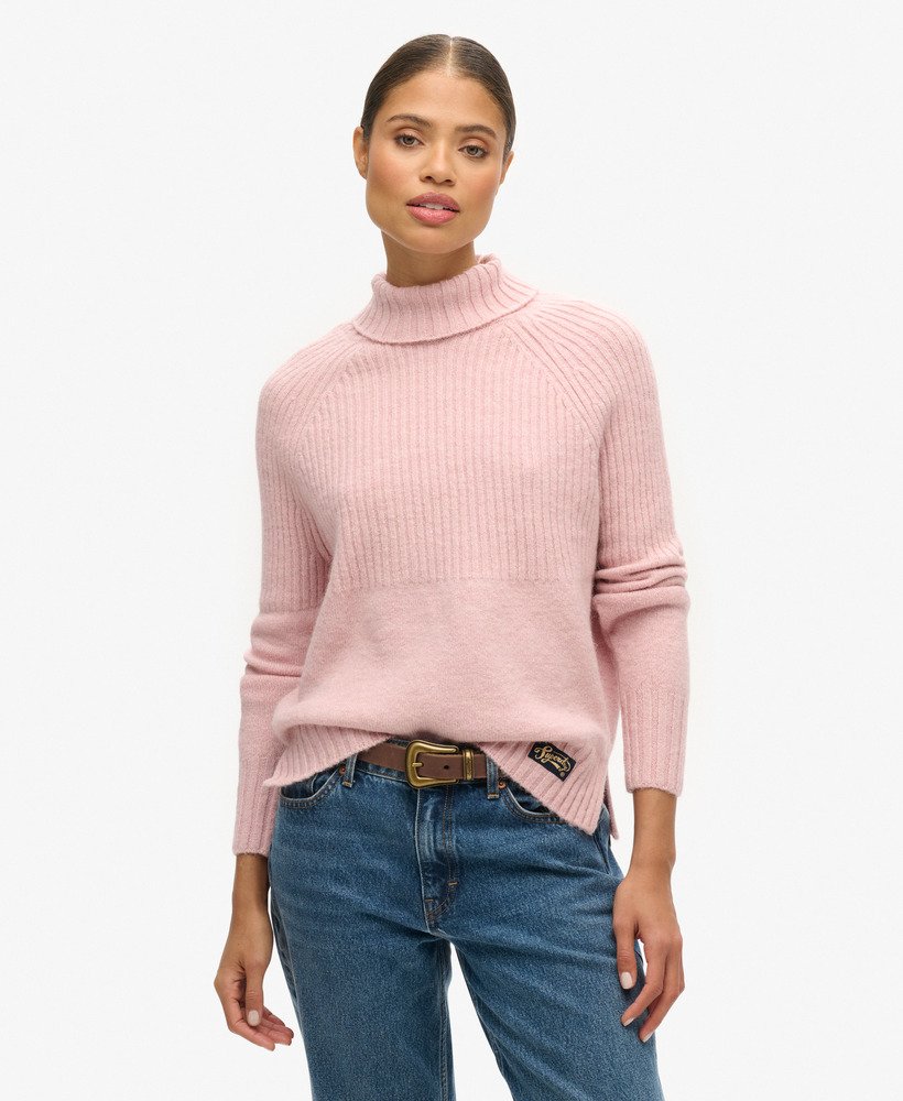 suéter essencial de gola alta canelada na cor rosa claro.
