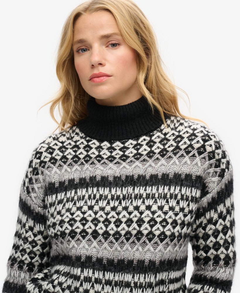 suéter cropped de gola alta em tricô preto