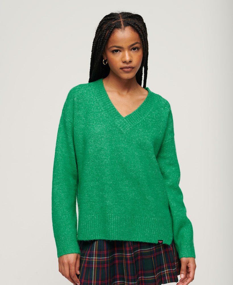 suéter oversized com decote em v na cor verde mescla vibrante.