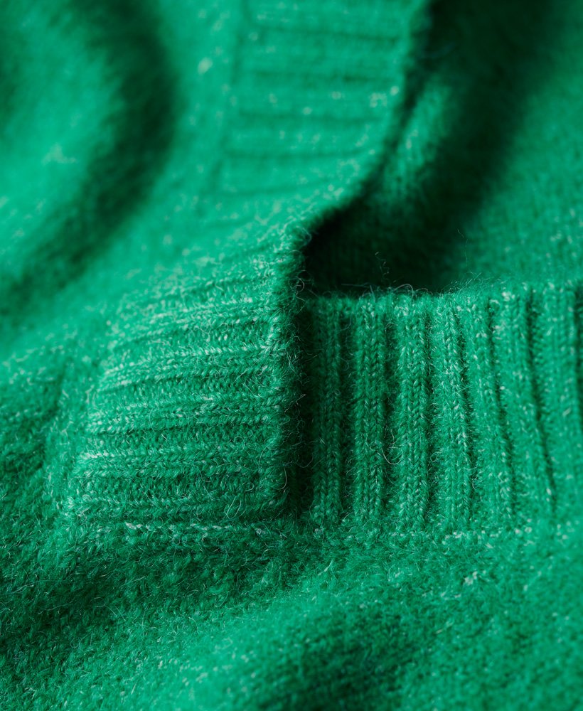 suéter oversized com decote em v na cor verde mescla vibrante.