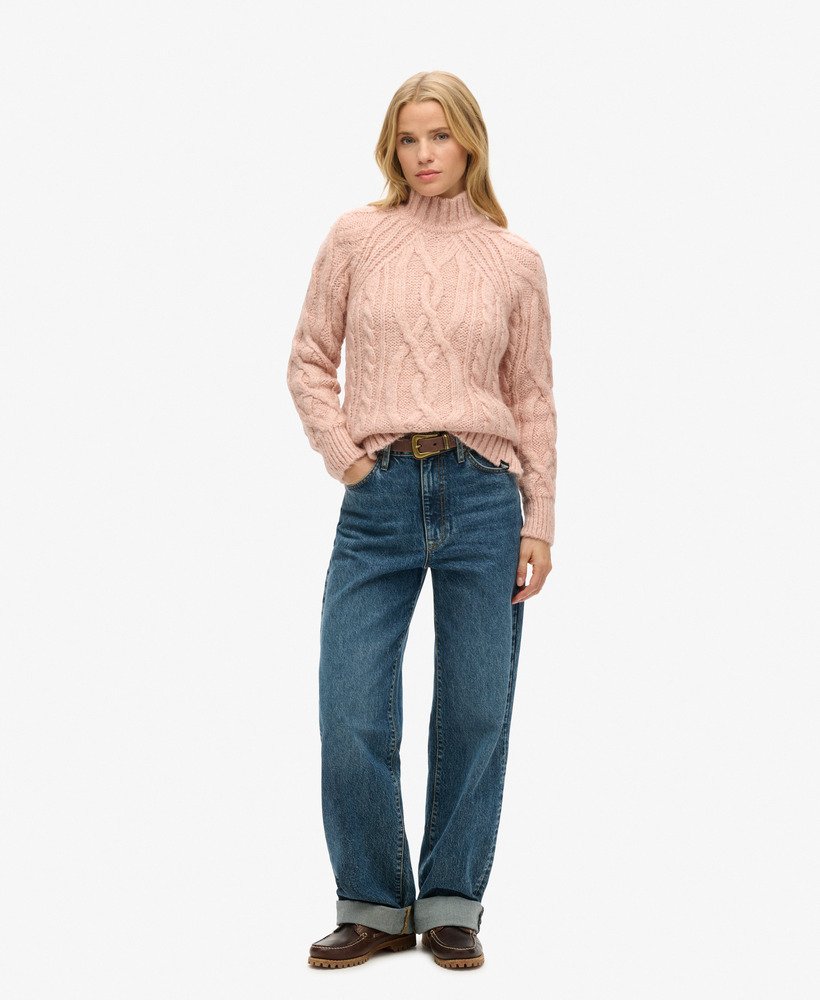 suéter de gola alta em tricô trançado na cor rosa mescla vintage blush.
