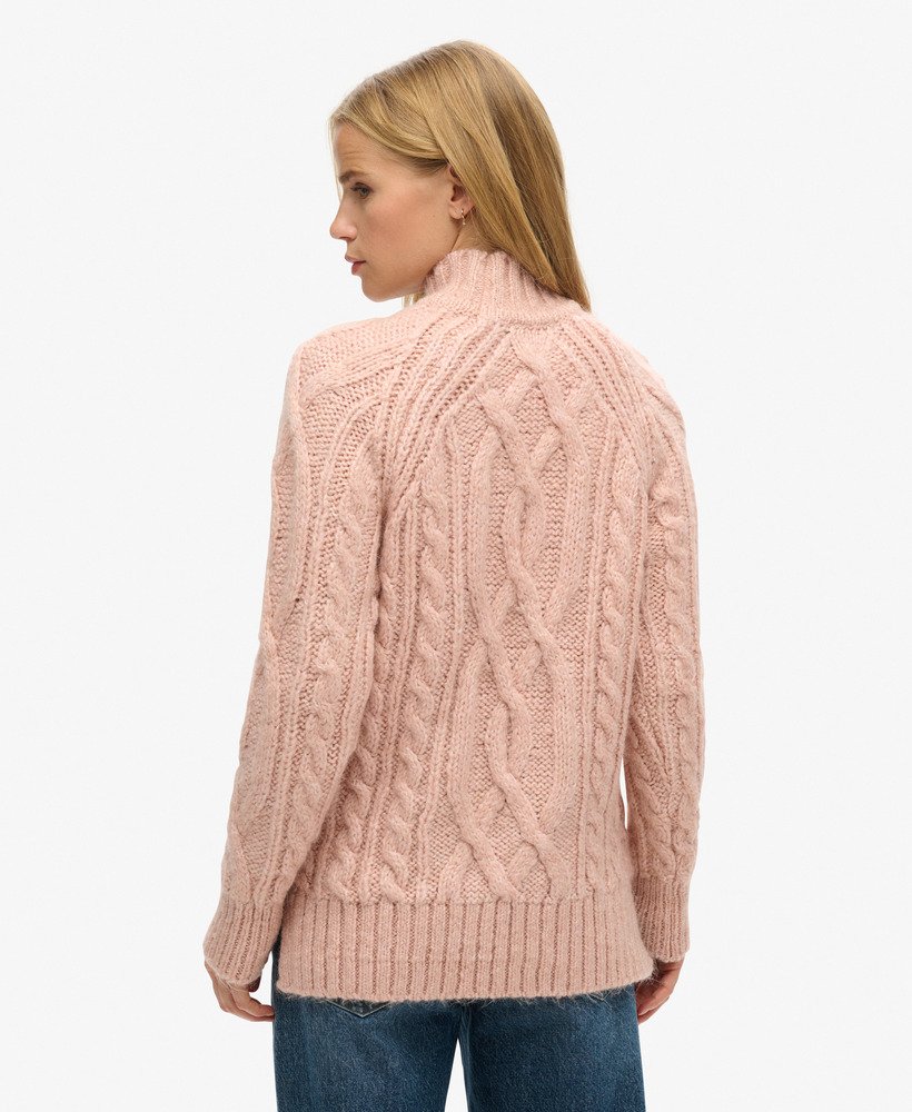 suéter de gola alta em tricô trançado na cor rosa mescla vintage blush.