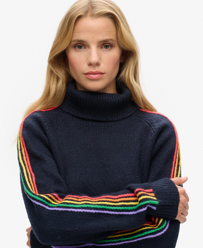 suéter gola alta raglan com listra lateral em azul marinho com listras multicoloridas