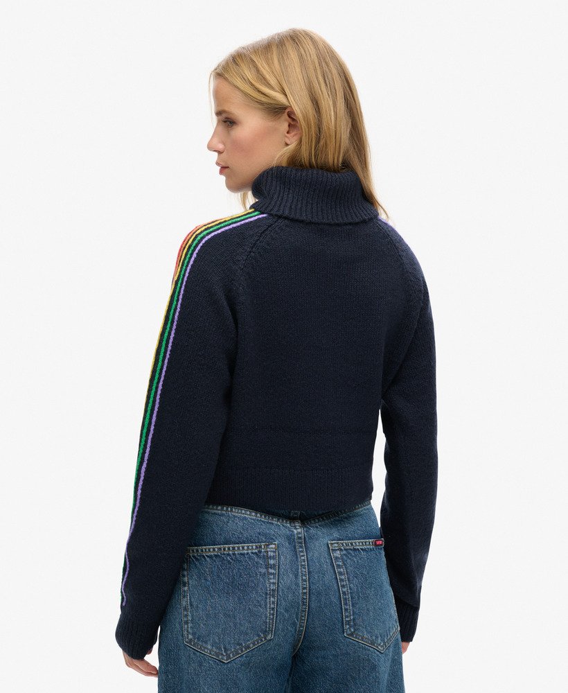 suéter gola alta raglan com listra lateral em azul marinho com listras multicoloridas