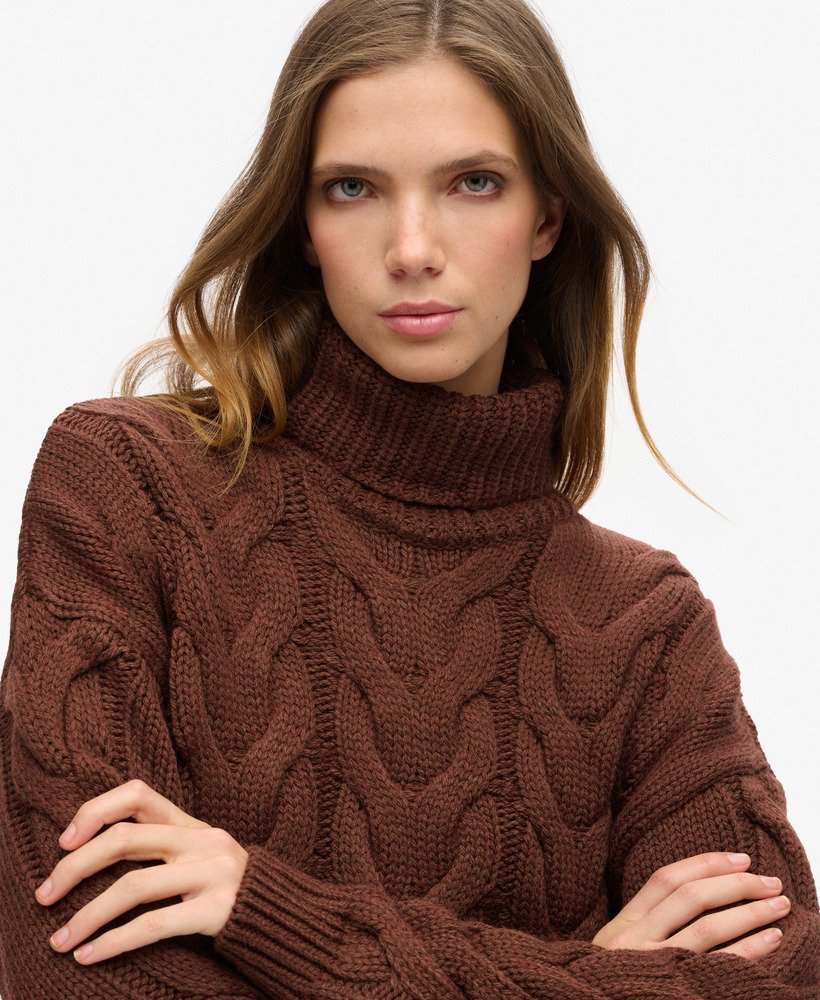 suéter polo chain cable knit na cor marrom chicória torcido com café