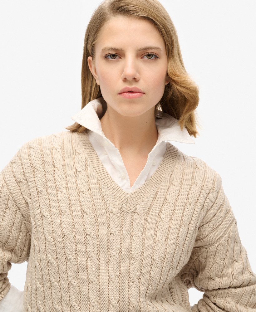 blusa oversized com decote em v e tranças na cor bege aveia.