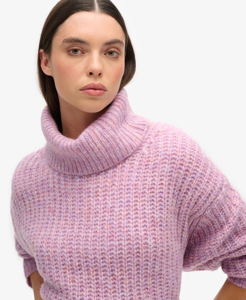 suéter de gola alta com textura canelada escovada na cor rosa antigo torcido