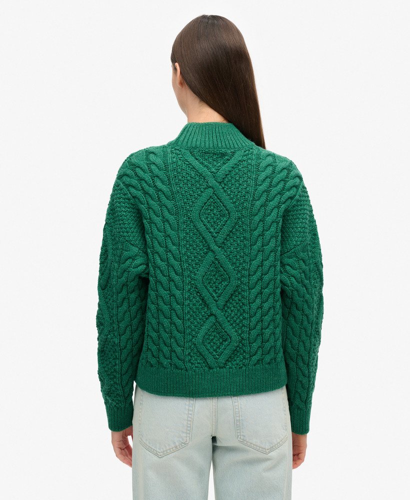 suéter polo de malha trançada aran na cor verde pinheiro.