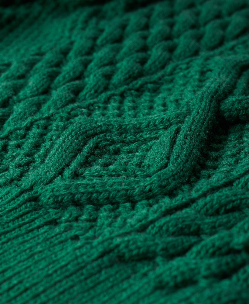 suéter polo de malha trançada aran na cor verde pinheiro.