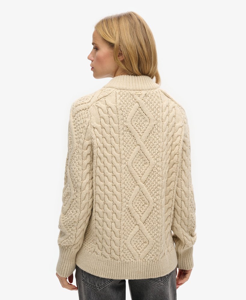 suéter aran de malha trançada com meio zíper na cor cru
