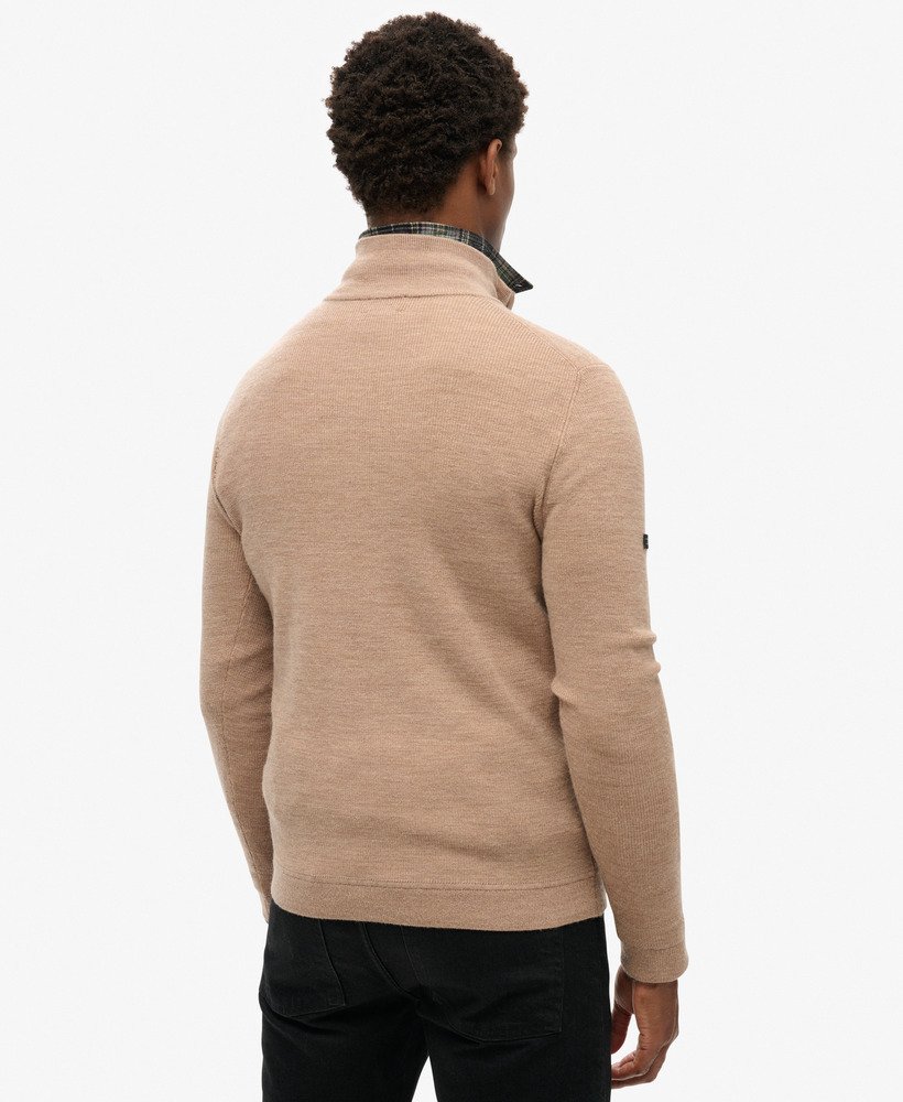 suéter de lã merino com meio zíper na cor camelo mesclado.