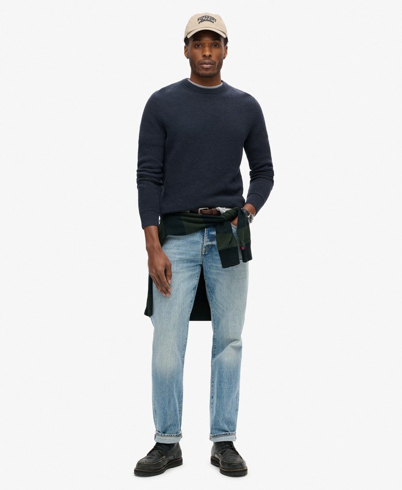 suéter de malha texturizada com gola redonda na cor eclipse navy heather.