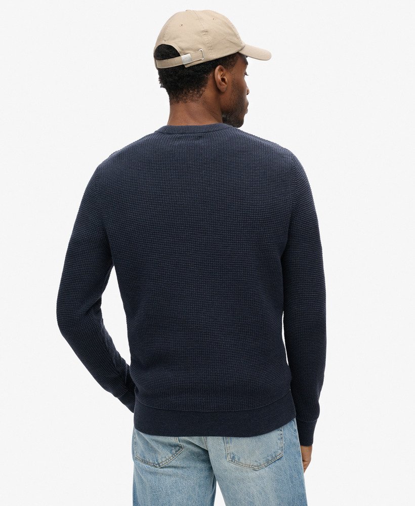 suéter de malha texturizada com gola redonda na cor eclipse navy heather.