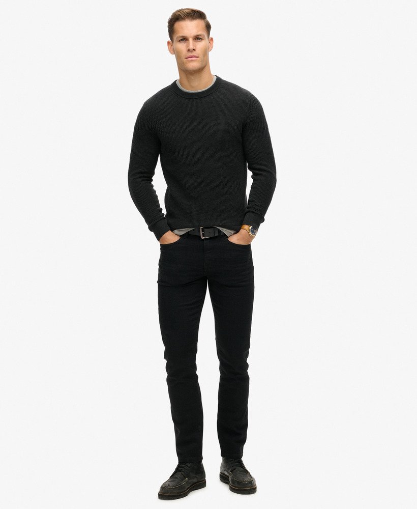 suéter de malha texturizada com gola redonda na cor raven black heather.