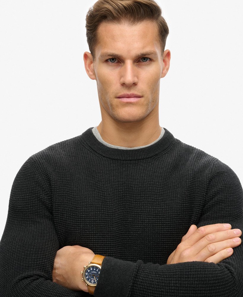 suéter de malha texturizada com gola redonda na cor raven black heather.