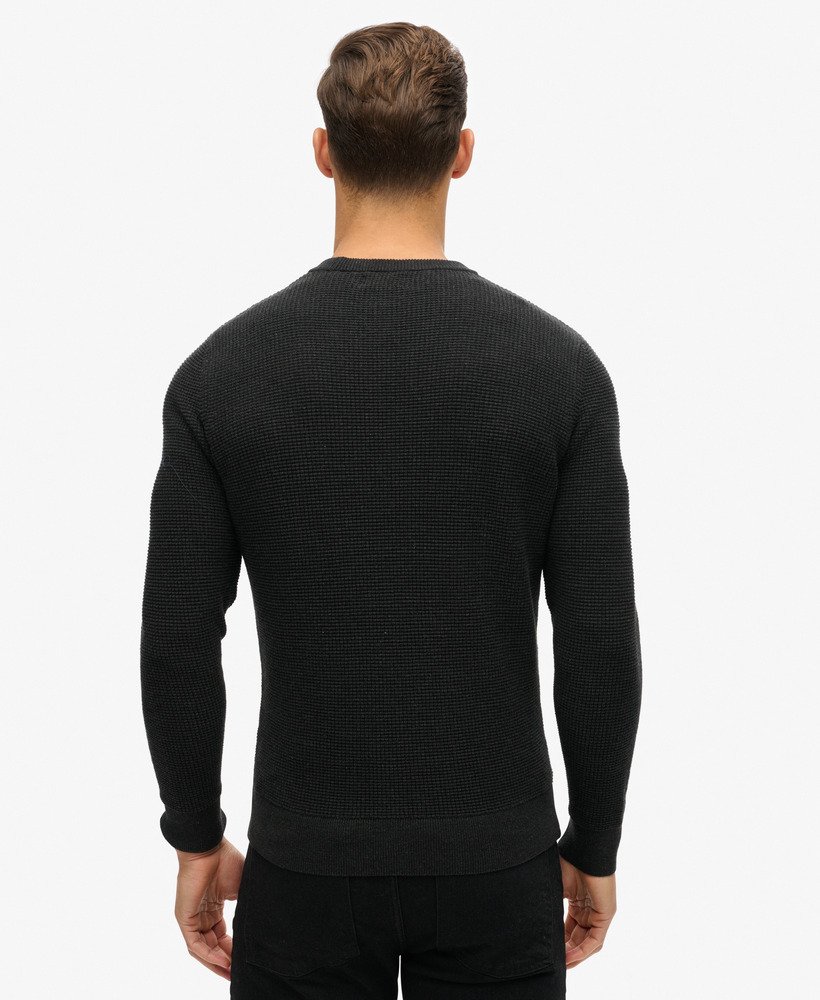 suéter de malha texturizada com gola redonda na cor raven black heather.
