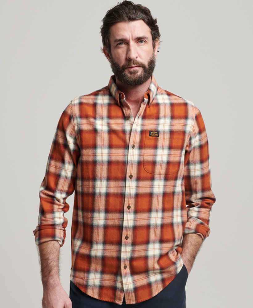 camisa vintage de lenhador em algodão orgânico com estampa xadrez rodrick em tom laranja ferrugem.