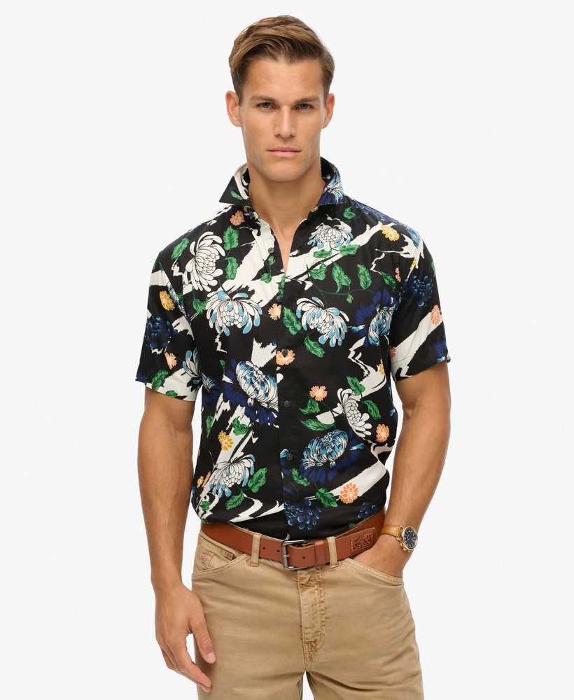 camisa havaiana de manga curta em estampa floral preta aya
