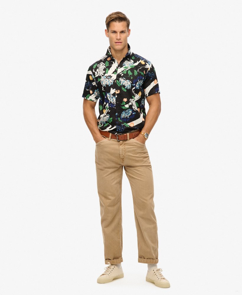 camisa havaiana de manga curta em estampa floral preta aya