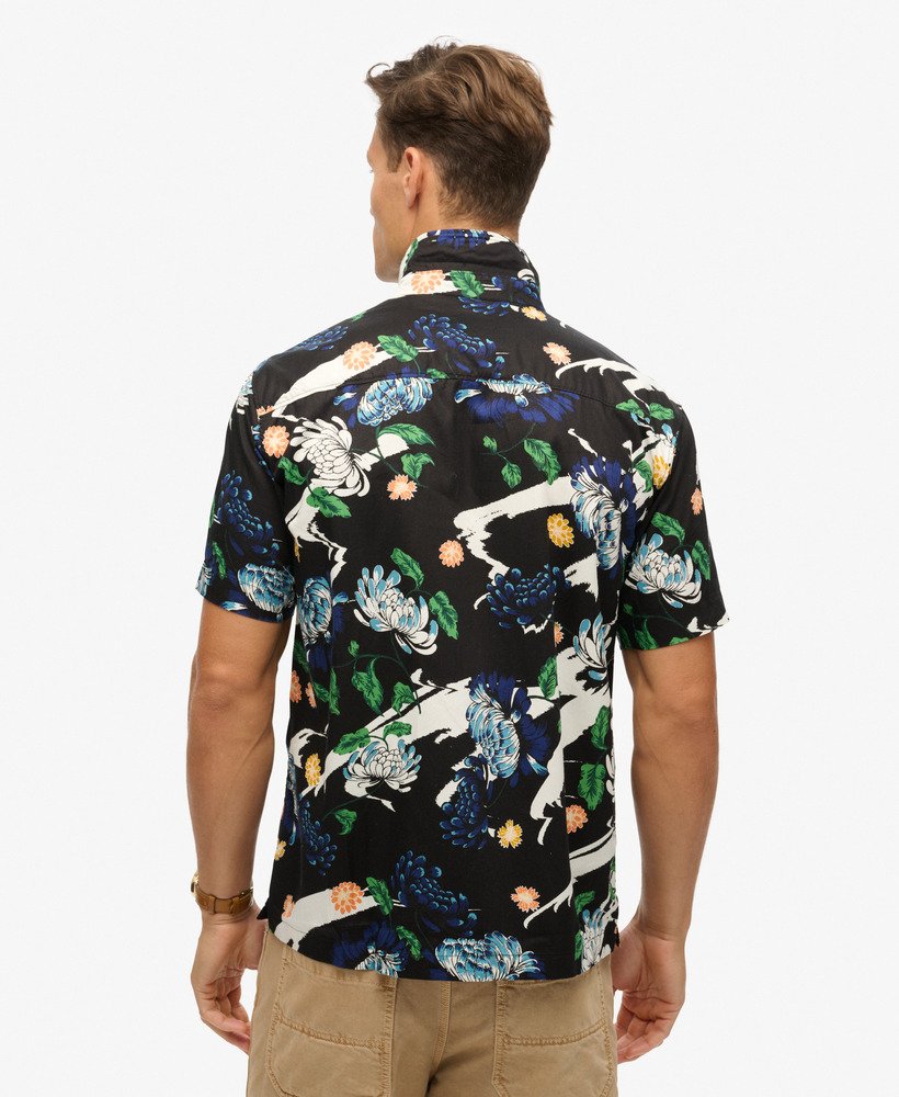 camisa havaiana de manga curta em estampa floral preta aya
