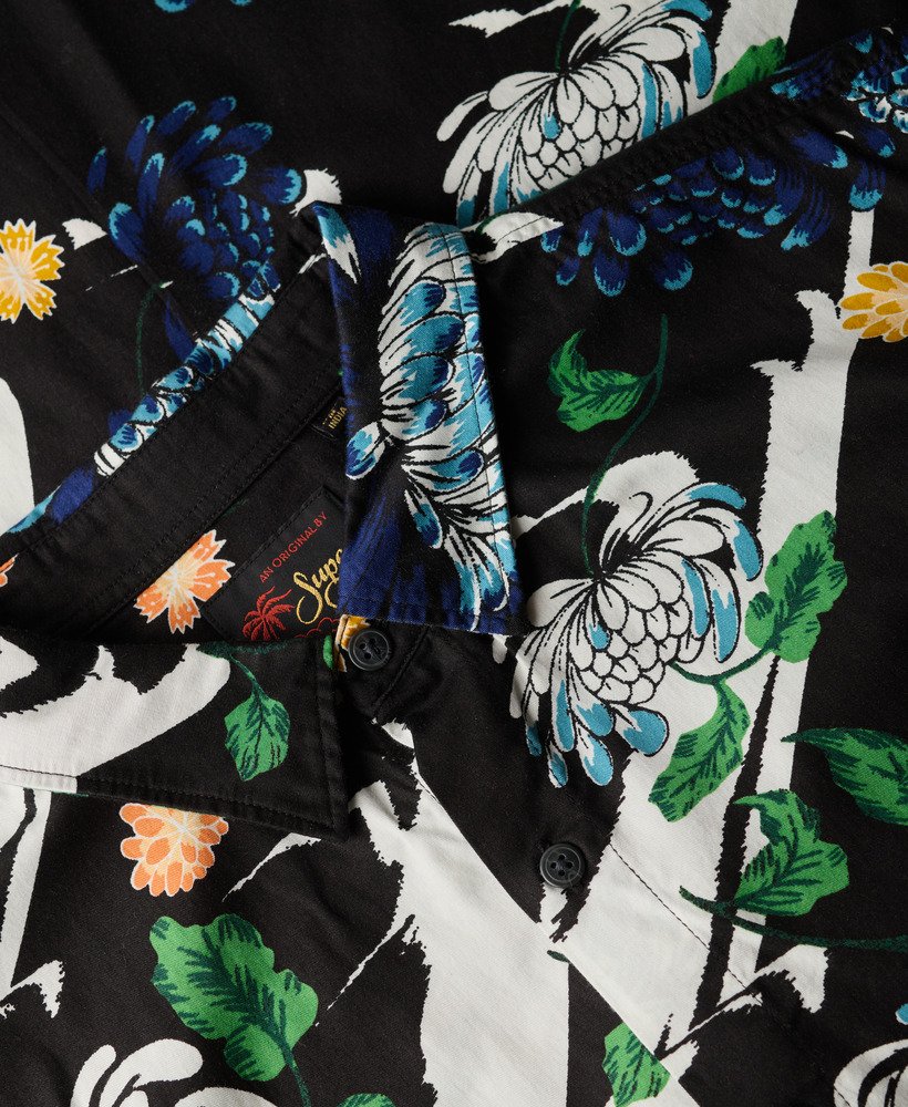 camisa havaiana de manga curta em estampa floral preta aya
