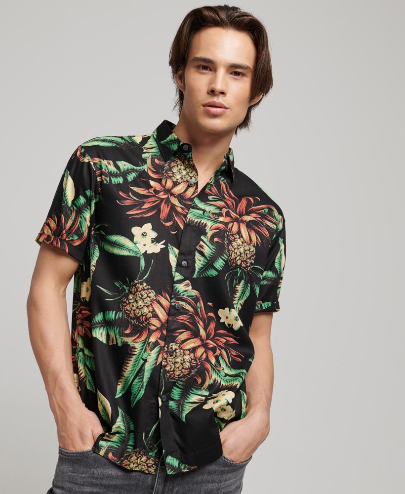camisa havaiana de manga curta com estampa de abacaxis pretos