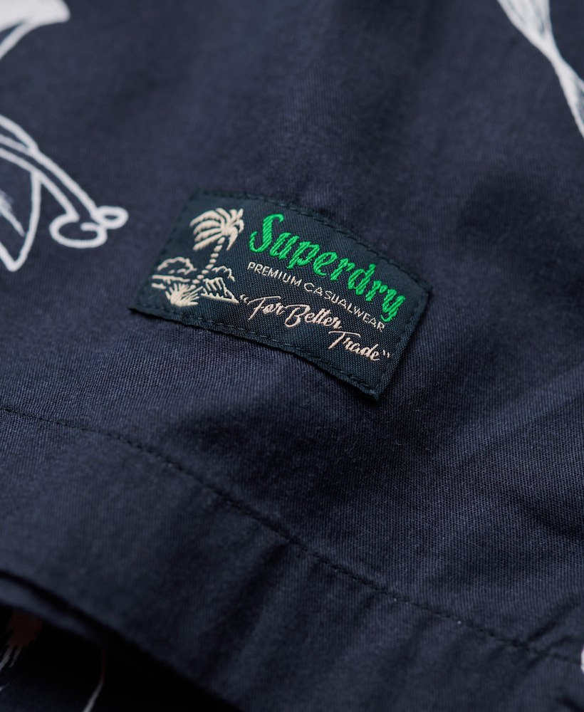 camisa havaiana de manga curta em hibisco azul marinho.