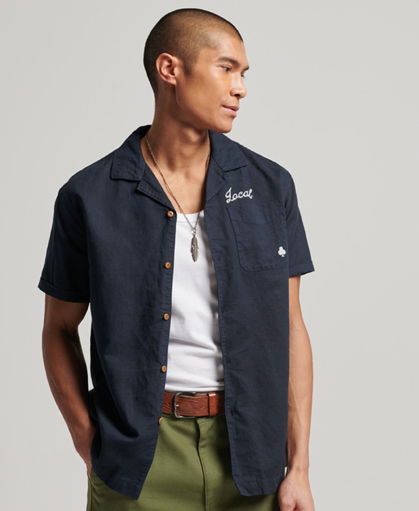 camisa resort de manga curta na cor azul marinho eclipse