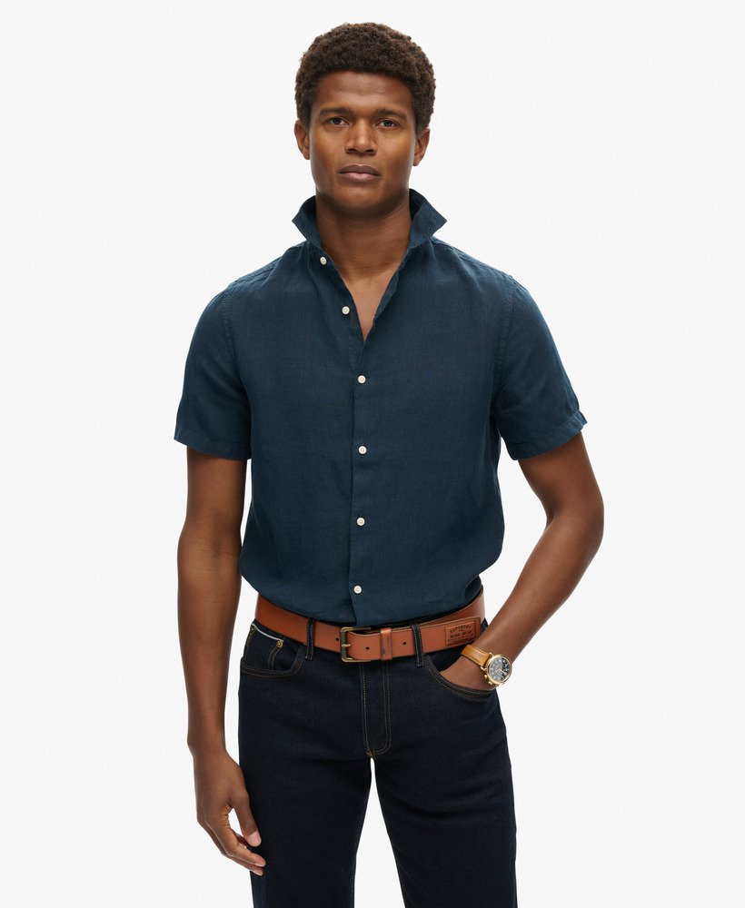 camisa de linho casual studios na cor azul marinho.