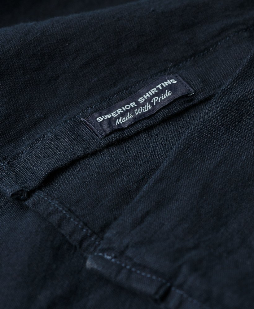camisa de linho casual studios na cor azul marinho.