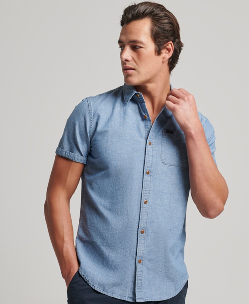 camisa vintage de manga curta loom em índigo com lavagem desgastada.